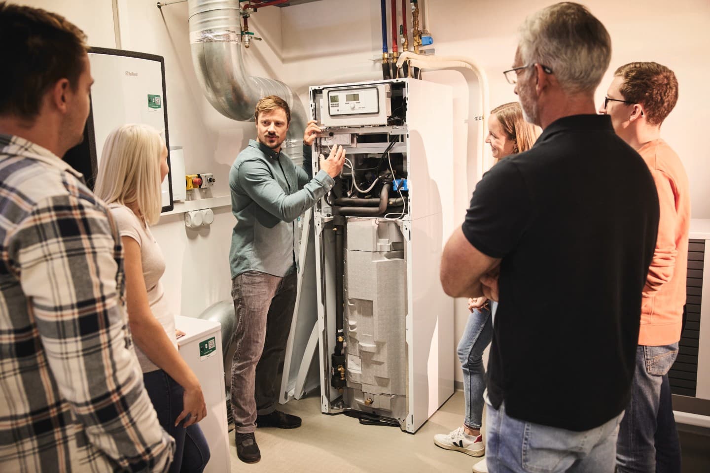 Instalatorzy podczas szkolenia